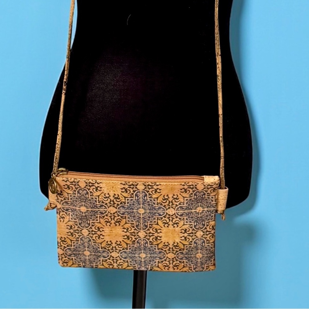 Artesanato de Portugal Cork Sling Envelope Crossbody